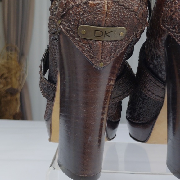 Donna Karan Collection Alligator Leather Women's Heels. - Picture 12 of 16